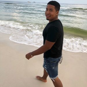 Meet your Posher, Devin